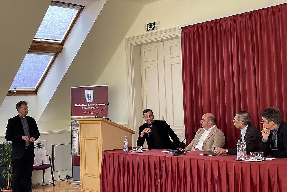 Prof. Dr. Krisztián Vincze, Prof. Dr. László Gájer, Dr. Bernhard Klinger, Prof. Dr. Imre Kocsis, Prof. Dr. Bernhard Bleyer (v. l.), Foto: László Gájer, Universität Pázmány Péter