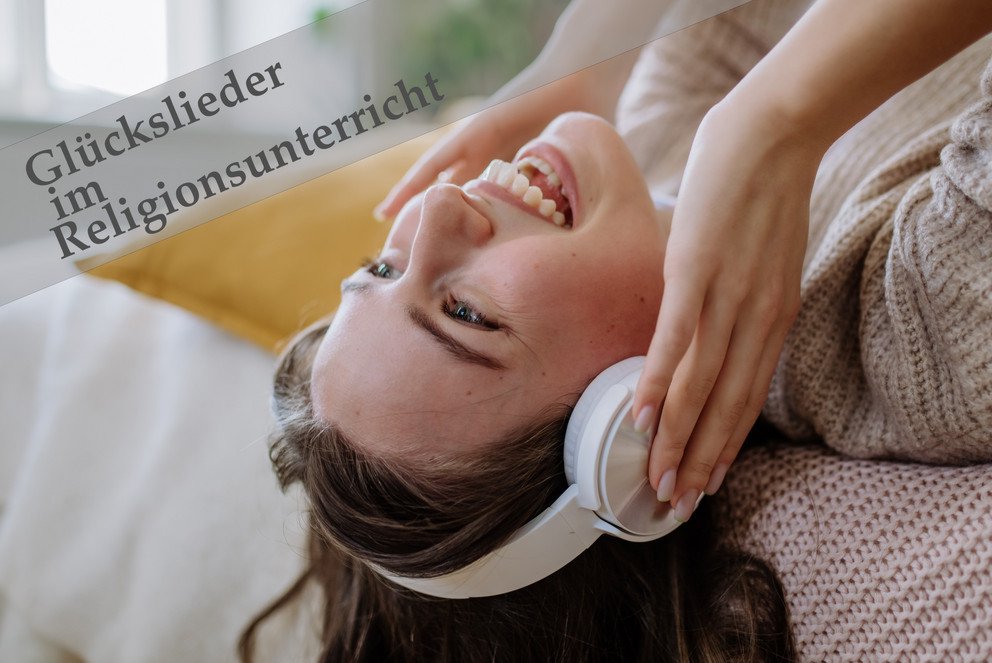 glückliche Frau mit Kopfhörer