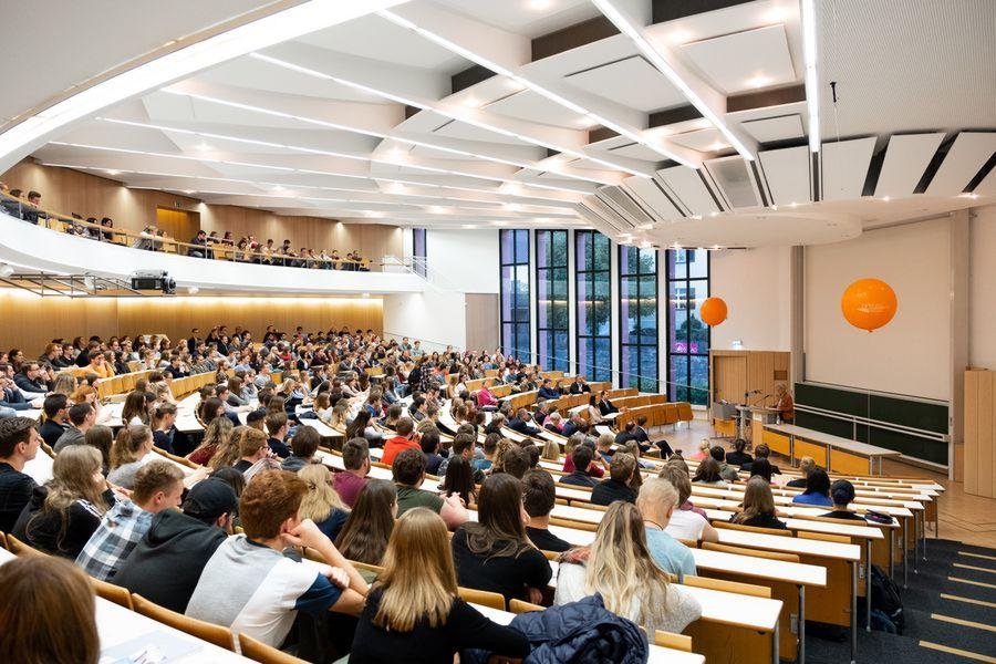 Vortrag im Audimax der Universität Passau.