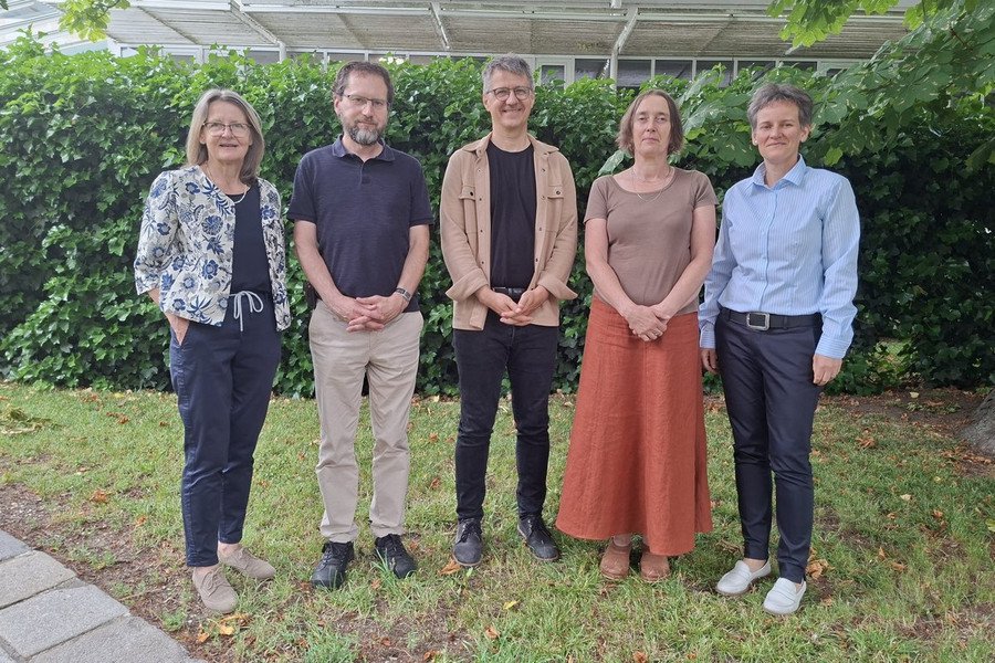 (v.l.): Mag. Brigitte Gruber-Aichberger PMM (Pastoralrat Diözese Linz), Mgr. Karel Simr, Ph.D. (Südböhmische Universität in Budweis), Prof. Dr. Bernhard Bleyer (Universität Passau), Ass.-Prof. Dr. Lucie Kolarova (Südböhmische Universität in Budweis), Univ.-Prof. Dr. Klara Csiszar (Vizerektorin und Dekanin der Theologischen Fakultät der KU Linz).Foto: KU Linz