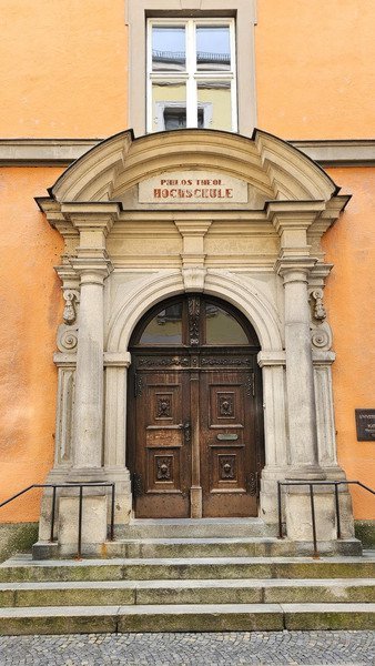 Eingangstüre Department für Katholische Theologie; Foto: Universität Passau